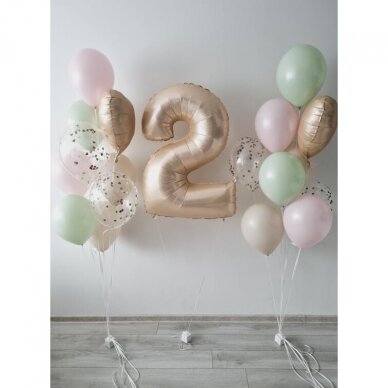 Dvi helio balionų puokštelės su skaičiuku