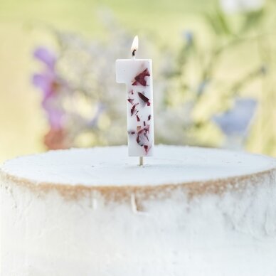 Torto žvakutė puošta žiedlapiais ''1'' 1